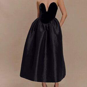 Flora Strapless Black Velvet Dress from Meshki